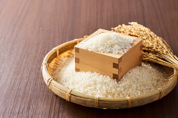 升に盛った日本のお米