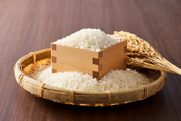 升に盛った日本のお米