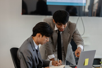 employees are discussing marketing strategies in a conference room, businesspeople are discussing the investment they will make together, accounting, brainstorming, finance