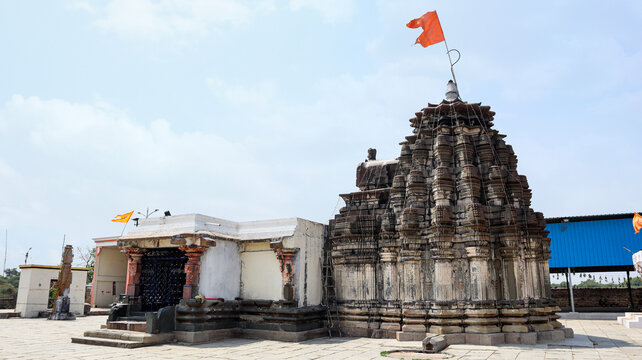 Side view of the Chalukya-era Sri Ramalingeshwara Swamy Devasthanam, an 11th-century temple, Nandikandi, Sangareddy, Telangana, India.