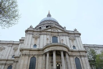 Obraz premium Stunning landscape featuring breathtaking views of serene nature. Capture the beauty of majestic mountains, lush forests, tranquil lakes, and peaceful beaches. Perfect for any project looking to evoke