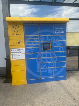 armoire de collecte de colis la poste, colissimo et chronopost