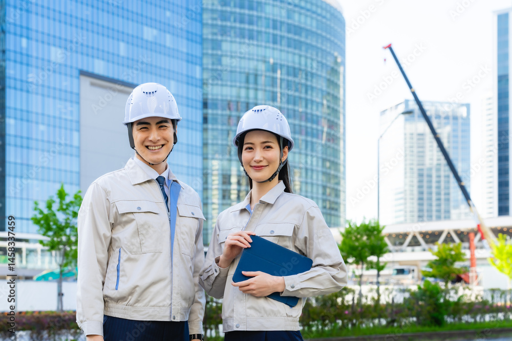 Aufkleber 建設、工事、現場、エンジニア、作業員、クレーン、ビル、ゼネコン、工務店、デベロッパー、土木、建築、ヘルメット、安全、笑顔、チームワーク、作業服、仕事、ポジティブ、タブレット、DX、ビジネス、業者、企業、重機、都市、都会、ビルメン、点検、メンテナンス、保守、インフラ、開発、男性、女性、日本人、技術者、設計士、建築士、資格、チャレンジ、挑戦、仲間、同僚、グループ、工事現場、建設現場、不動産、設計、人物