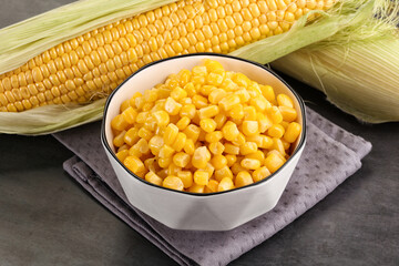 Canned sweet young corn grain