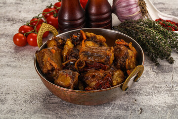 Baked oztail with tomato and carrot