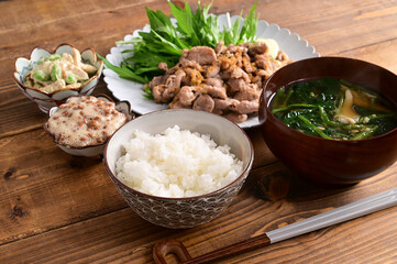 一汁二菜　豚のネギ塩炒めと枝豆とササミのマヨネーズ和え