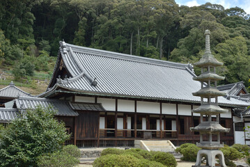 興聖寺　庭園と法堂と石塔(京都府宇治市)