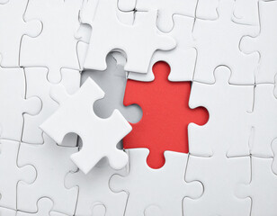 Puzzle pieces not fitting together show disrupted commerce.