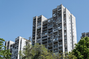 Hochhaus in Belgrad im sozialistischen Baustil
