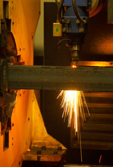 Automatic laser cutting of metal profile