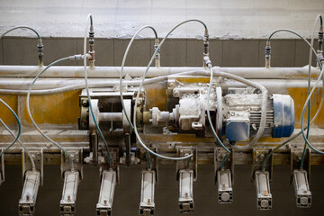 Industrial production of aerated concrete blocks, AAC blocks (Autoclaved aerated concrete), Fly ash or Grey Cement Fly Ash Bricks. The machine cuts the large workpiece into parts with steel strings.