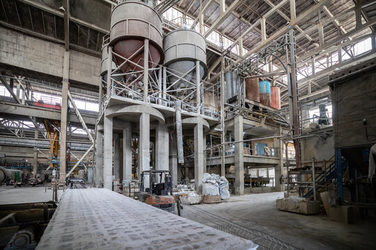 Industrial production of aerated concrete blocks, AAC blocks (Autoclaved aerated concrete), Fly ash or Grey Cement Fly Ash Bricks. Aggregate mixture ingredients in silos. Mixture preparation area.