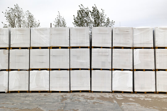 Industrial production of aerated concrete blocks, AAC blocks (Autoclaved aerated concrete), Fly ash brick, Grey Cement Fly Ash Bricks.