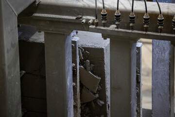 Industrial production of aerated concrete blocks, AAC blocks (Autoclaved aerated concrete), Fly ash or Grey Cement Fly Ash Bricks. The machine cuts the large workpiece into parts with steel strings.