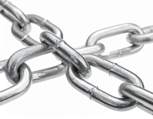 Obraz premium Silver chain links interlocked together against a white background, creating a strong connection