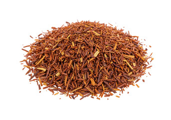 Obraz premium Rooibos Tea Mound A heap of reddishbrown tea leaves against a stark black backdrop