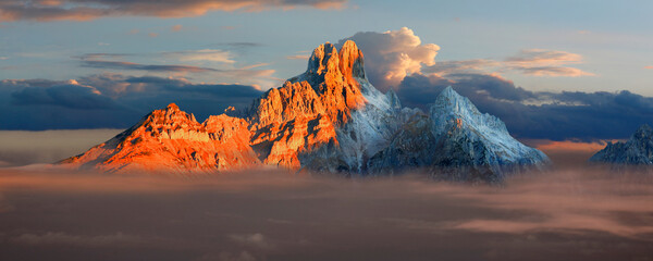 Große Bischofsmütze bei Sonnenaufgang, Gossaukamm, Dachsteinmassiv, Salzburgerland, Österreich,...