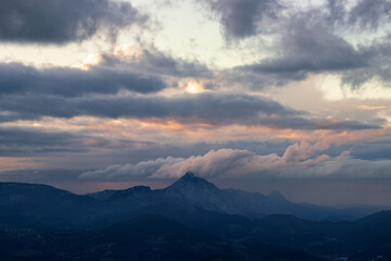Obraz premium Beautiful sunset from Aloña mountain in the Basque Country