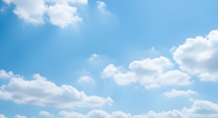 Cielo azul claro con nubes