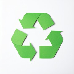 Obraz premium A vibrant green recycling symbol, featuring three arrows in a continuous loop, set against a clean white background, emphasizing eco-friendliness and sustainability.