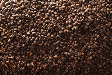 Obraz premium Background detail with a pile of roasted coffee beans