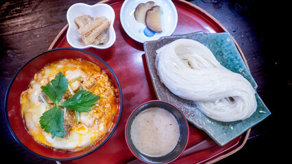 比内地鶏の親子丼と稲庭うどん　秋田　ご当地グルメ