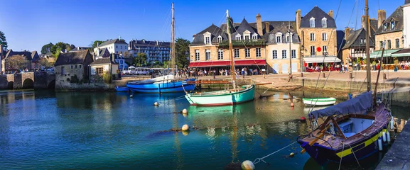 Gordijnen France travel, Brittany most beautiful french places and villages. Picturesque old port Saint-Goustan and Auray traditional village. © Freesurf