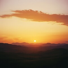 Obraz premium Golden Hour Majesty: Serene Mountain Landscape Bathed in the Warm Glow of a Breathtaking Sunset Scene.
