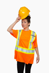 Femme dans la construction avec gilet de sécurité 