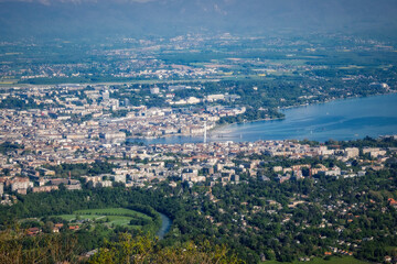 Genève, la rade et le jet d'eau depuis le Salève