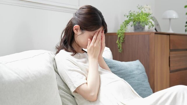 泣く妊婦