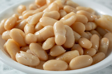 A closeup view of a bowl of cannellini beans.