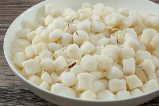 A closeup view of a bowl of chena murki.