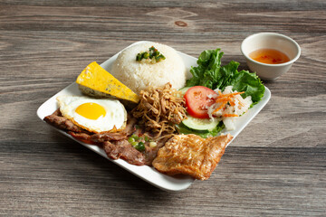 A view of a Vietnamese broken rice entree.