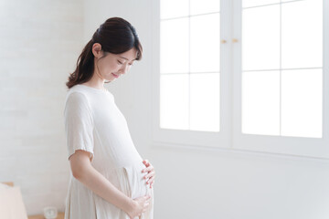 笑顔の妊婦
