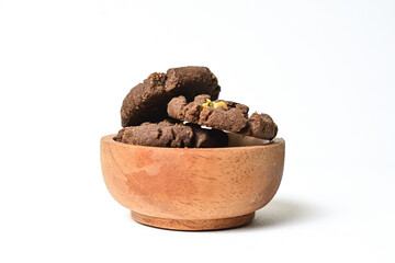 Close up view of cookies with peanut and chocolate chips in little wooden bowl. Freshly Baked Homemade. perfect for bakery advertisements and dessert menus. Clipping path. Side.