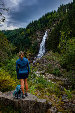 Fototapeta Famous Twin Waterfall Latefossen in Norway route E13, Skare