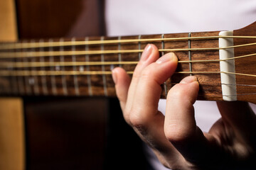 chord clamped on guitar, C major, hand clamped chord, music learning. lifestyle