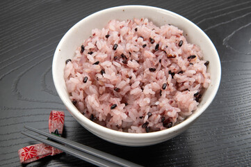 雑穀米の炊き立て赤米ご飯