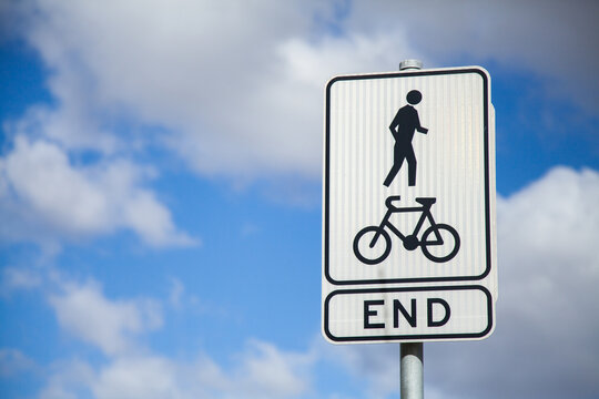 Sign showing the end of cycleway footpath