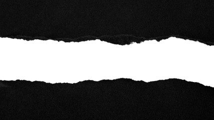 黒い紙が破れた背景に中央の空白スペースのある素材　透過素材