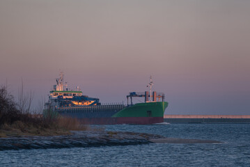 Obraz premium MARITIME TRANSPORT - Ship sails to the sea port
