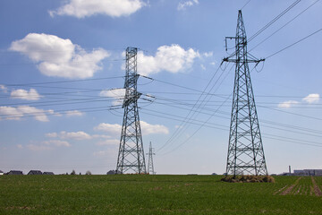 Słupy energetyczne – linia wysokiego napięcia