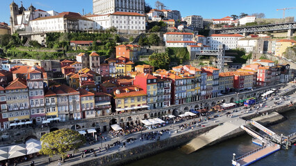 Obraz premium Ribeira Pier At Porto In Porto District Portugal. Downtown Landscape. Cultural Heritage. Old Town Scenery. Ribeira Pier At Porto In Portugal. Tourism Landmark.