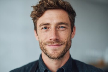 Obraz premium portrait of waiter with blurred background