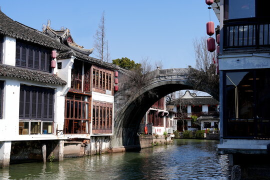 Bogenbr&uuml;cke in Zhujiajiao, Wasserstadt, Venedig des Ostens, Kanal, Fluss, Bauwerk, Touristen, alt, Shanghai, China, Asien, Zhujiajiao Ancient Town, anreisen, historisch, Wasserstadt, Wasser