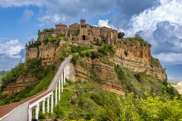 Civita di Bagnoregio - Italia
Un borgo sospeso tra cielo e terra, arroccato su un fragile sperone...