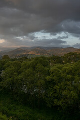 Obraz premium Dark sunset sky over mountains