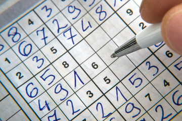 Solving a number puzzle, sudoku.
