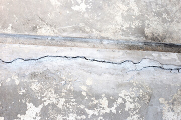 Home building problem. Cracked concrete